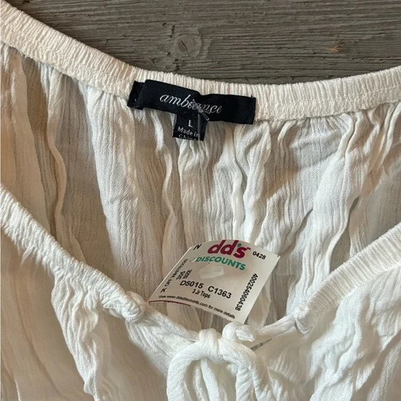 NWT Ambiance White Puff Sleeve Crop Blouse - Picture 3 of 3